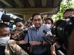 Тайландын сөрөг хүчний намууд парламентын сонгуульд тэргүүлж байна 