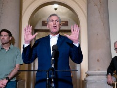 АНУ-ын өндөр албан тушаалтнууд өрийн хязгаарын асуудлаар тохиролцоонд хүрэв