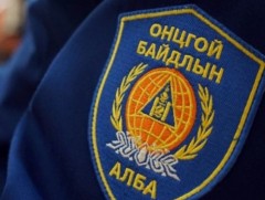 Бургастайн голын усанд суусан автомашиныг татан гаргажээ 