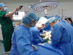 ГССҮТ БНСУ-ын эмч нартай хамтран тулгуур эрхтэний согогтой таван хүүхдэд мэс засал хийлээ