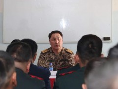 Батлан хамгаалахын сайд тусгай салбаруудад ажиллалаа