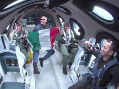 “Виржин Галактик” анхны зорчигчдоо сансарт амжилттай аялуулав