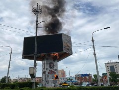 120 мянгатын уулзварын баруун талд дэлгэц шатаж байсныг унтраалаа 