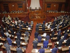 Японы парламент цагаачлалын хуульд нэмэлт өөрчлөлт оруулахаар шийдвэрлэв  