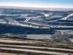 Баян-Овоо сумын иргэд уул уурхайн тусгай зөвшөөрлүүдийг цуцлахыг шаардаж байна