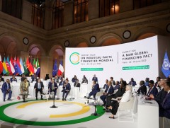 Уур амьсгалын өөрчлөлттэй тэмцэх санхүүжилтийн асуудлаарх Парисын дээд уулзалт өндөрлөв 