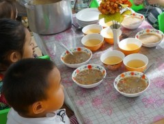 Цэцэрлэгийн хүүхдийг өдөрт 2475 төгрөгөөр шим тэжээлтэй хүнсээр хангах боломжгүй 