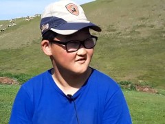 Хөгжлийн ялгаатай хүүг эцэг, эх нь ажил хөдөлмөрт сургах замаар бусдаас дутахааргүй өсгөж байна 