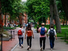 АНУ-ын Дээд шүүх их сургуульд элсэгчдийг арьс өнгөөс хамааран дэмжих бодлогыг цуцлав  