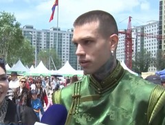 НЕМО: Би монгол үндэсний дээл өмсөх дуртай...