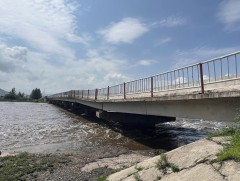 Сэлэнгэ аймгийн Мандал сумын Хараа гол дээгүүрх гүүр нурах эрсдэлтэй байна 