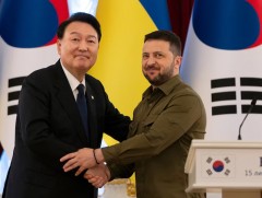 БНСУ-ын Ерөнхийлөгч Украинд гэнэтийн айлчлалаар очжээ 