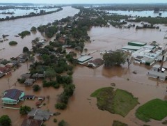 Бразилийн өмнөд хэсэгт хар салхи дэгдэн, хүчтэй аадар бороо орсны улмаас Мукум хот бүхэлдээ үерт а..