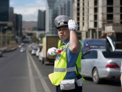 Нийслэлд улсын дугааргүй машинтай хөдөлгөөнд оролцсон 8678, хуурамч дугаартай 557 зөрчил илэрчээ