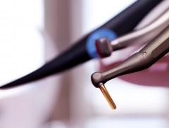 Шүд нөхөх зорилгоор хиймэл яс хэрэглэж хохирсон байна