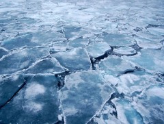 Мөсний зузаан харилцан адилгүй байна