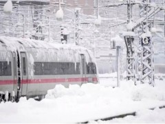 Их хэмжээний цас орсны улмаас галт тэрэгний хөдөлгөөн саатсан хэвээр байна