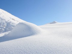 Нийт нутгийн 70 гаруй хувьд цастай байна