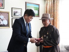 Хөнгөн үйлдвэрийн салбарын шинэ гавьяат 104 настай