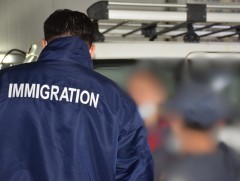 Монгол Улсад хууль бусаар орогнон, эрэн сурвалжлагдаж байсан гадаадын иргэнийг илрүүлэн албадан га..