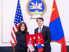 АНУ-ын хөдөлмөрийн яамтай хөдөлмөрийн хамтын ажиллагааны санамж бичигт гарын үсэг зурлаа