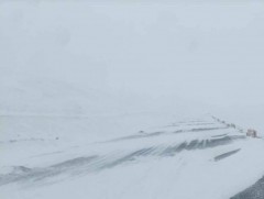 Улаанбаатар-Арвайхээр-Баянхонгор чиглэлийн зам мөстөж, гулгаа үүссэн байна