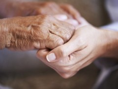 100 болон түүнээс дээш настай 130 ахмад байна