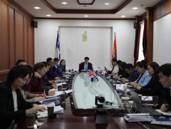 Хөдөлмөр эрхлэлтийг дэмжих тухай хуулийн шинэчилсэн найруулгын төслийг ажлын хэсгийн гишүүдэд тани..