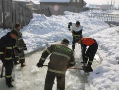 Халиа, тошингоос хамгаалан далан босгож, суваг, шуудуу татаж байна