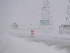 Улаанбаатар-Дархан чиглэлийн авто зам хүчтэй салхи, шуургатай байна