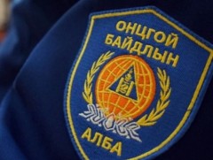 Алба хаагчид цасанд дарагдсан 502 өрхийн гэр хашааг цаснаас гаргаж, 201 айлыг нүүлгэн шилжүүлэв