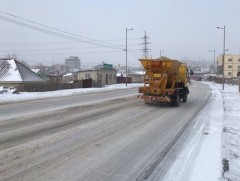 Зам талбайн цэвэрлэгээ, давс, бодис цацах ажил үргэлжилж байна