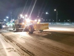 Авто зам, гудамж, талбайн цас цэвэрлэж байна 