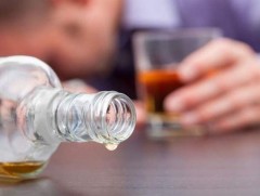 Насанд хүрсэн Монгол эрэгтэйчүүдийн 30 хувь нь архи хэтрүүлэн хэрэглэж байна