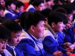 Хөнгөн үйлдвэрийн салбарын 1000 оюутан чуулав