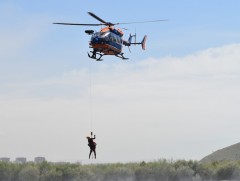 Нисдэг тэрэгтэй аврах ажиллагааны дадлага сургууль