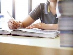 Анхаарлаа төвлөрүүлж сурахад туслах 6 арга