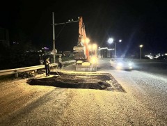 Авто замуудын нүхэн эвдрэлийг засварлаж байна