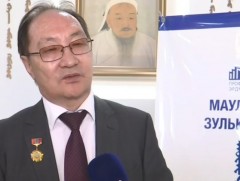 “Ардчилсан нийгэм дэх сэтгүүл зүйн онол, практикийн асуудлууд” хоёр боть ном гарлаа 