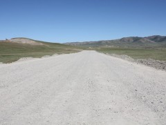 Онги голын гүүрээс шинэ Цагаан хаалга хүртэл түр шороон замаар зорчуулна