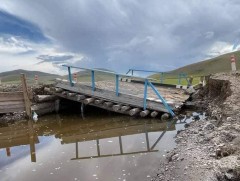 Хужирт-Арвайхээр чиглэлийн авто замд модон гүүр нуржээ