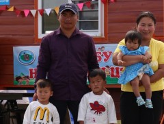 Малчдын 2-5 насны хүүхдүүдэд зориулсан зуны гэр цэцэрлэг ажиллаж байна 