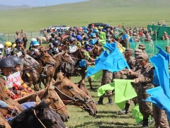 Цэргийн алба хаагчид Хүй долоон худагт ажиллаж байна