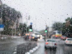 Дуу цахилгаантай бороо орно