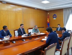 Гамшгаас сэргийлэх чиглэлээр хамтарсан тушаал гаргаж, бүх шатны боловсролын байгууллагуудад хэрэгж..