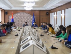 Сонгинохайрхан дүүрэг дэх төрийн өмчийн ЕБС-ийн захирлуудтай уулзав