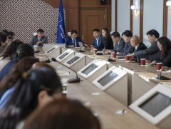Сүхбаатар дүүрэг дэх төрийн өмчийн ЕБС-ийн захирлуудтай уулзлаа