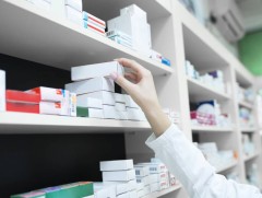 ЭМЯ: 1100 гаруй эмийг жоргүйгээр эмийн сангаас хэвийн олгож байна