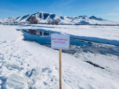 Мөсөн дээгүүр зорчихгүй байхыг анхааруулж байна 