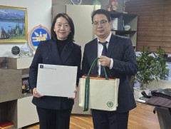 Хятад хэлний сайн дурын багш нарыг гадаадын улс орнуудад илгээж эхэлсний 20 жилийн ой энэ жил тохи..